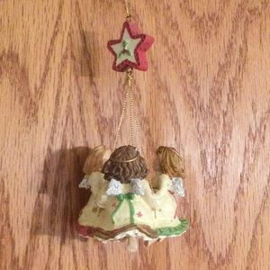 Three Angels Singing Christmas Ornament w/ Star